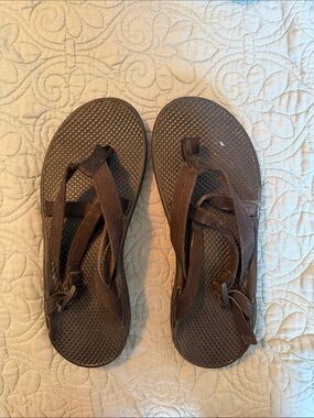 Black Strappy Athletic Flip Sandals